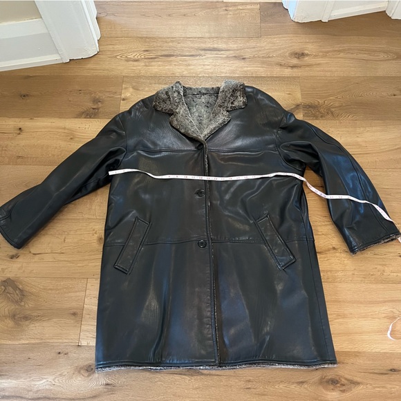 Danier Black Leather and faux fur reversible coat - Picture 6 of 10
